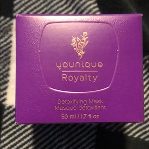 Younique detoxifying mask